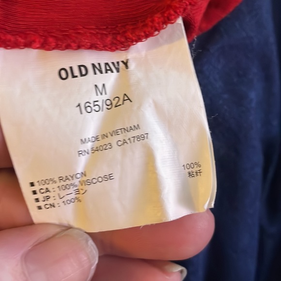 Old Navy red short sleeved blouse with cinched bottom. Size L. - Picture 4 of 4